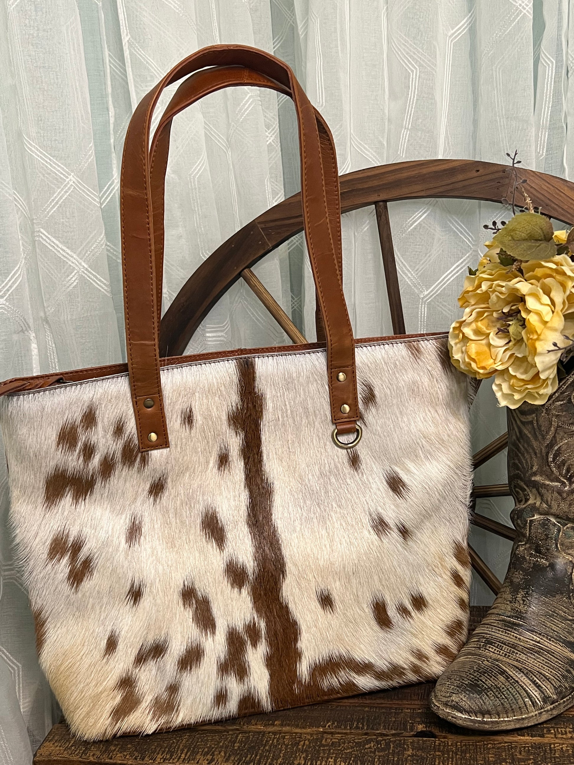 Agua Dulce Tote – handmade leather and cowhide tote with zippered pockets, stamped Crazy Heifers logo, and spacious design for bold western style.
