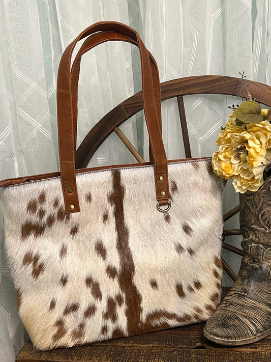 Agua Dulce Tote – handmade leather and cowhide tote with zippered pockets, stamped Crazy Heifers logo, and spacious design for bold western style.