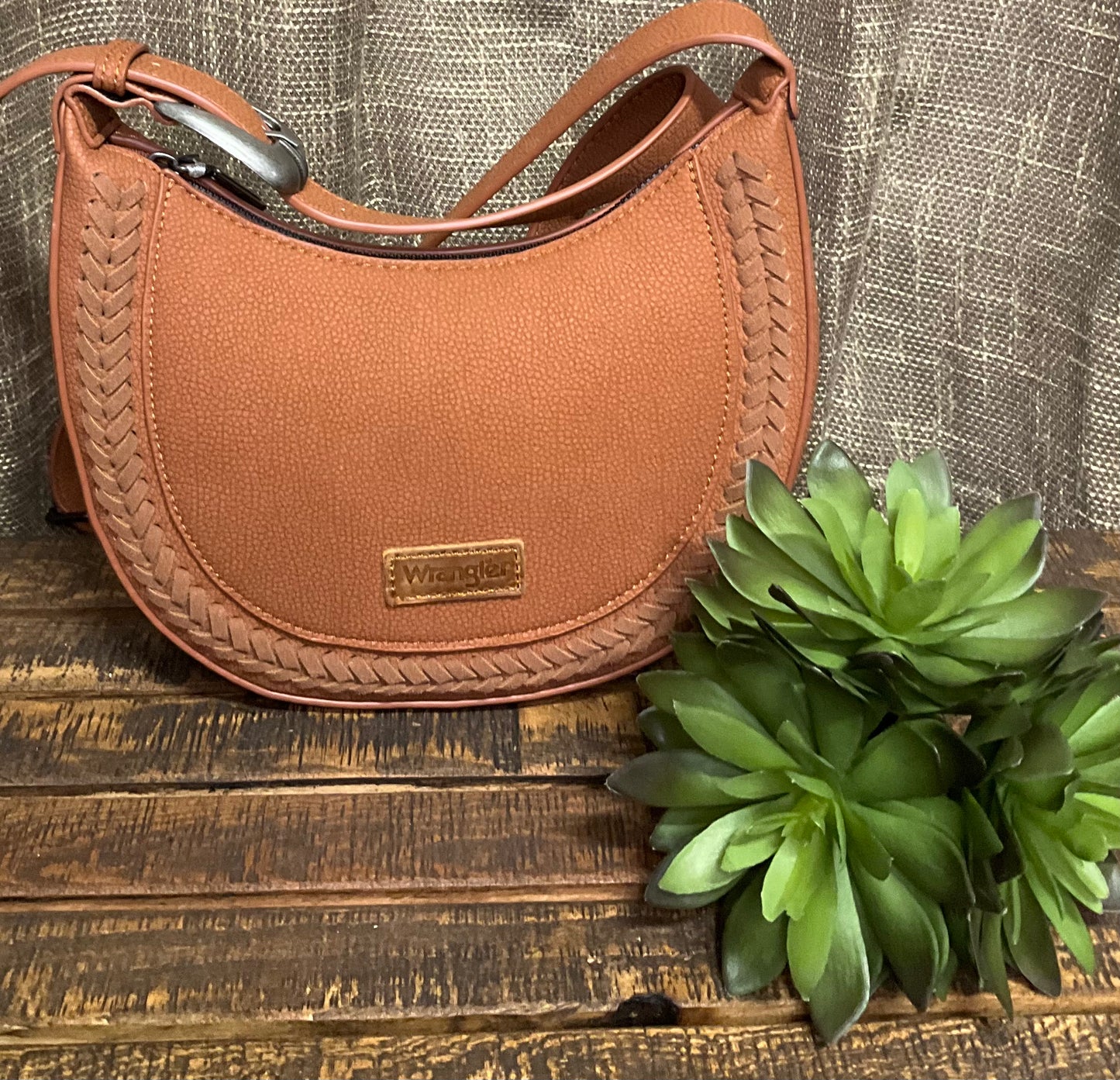 Okalla Shoulder Bag in genuine leather with buckle accent and western-inspired stitching – versatile shoulder or crossbody bag for rustic, elegant style.