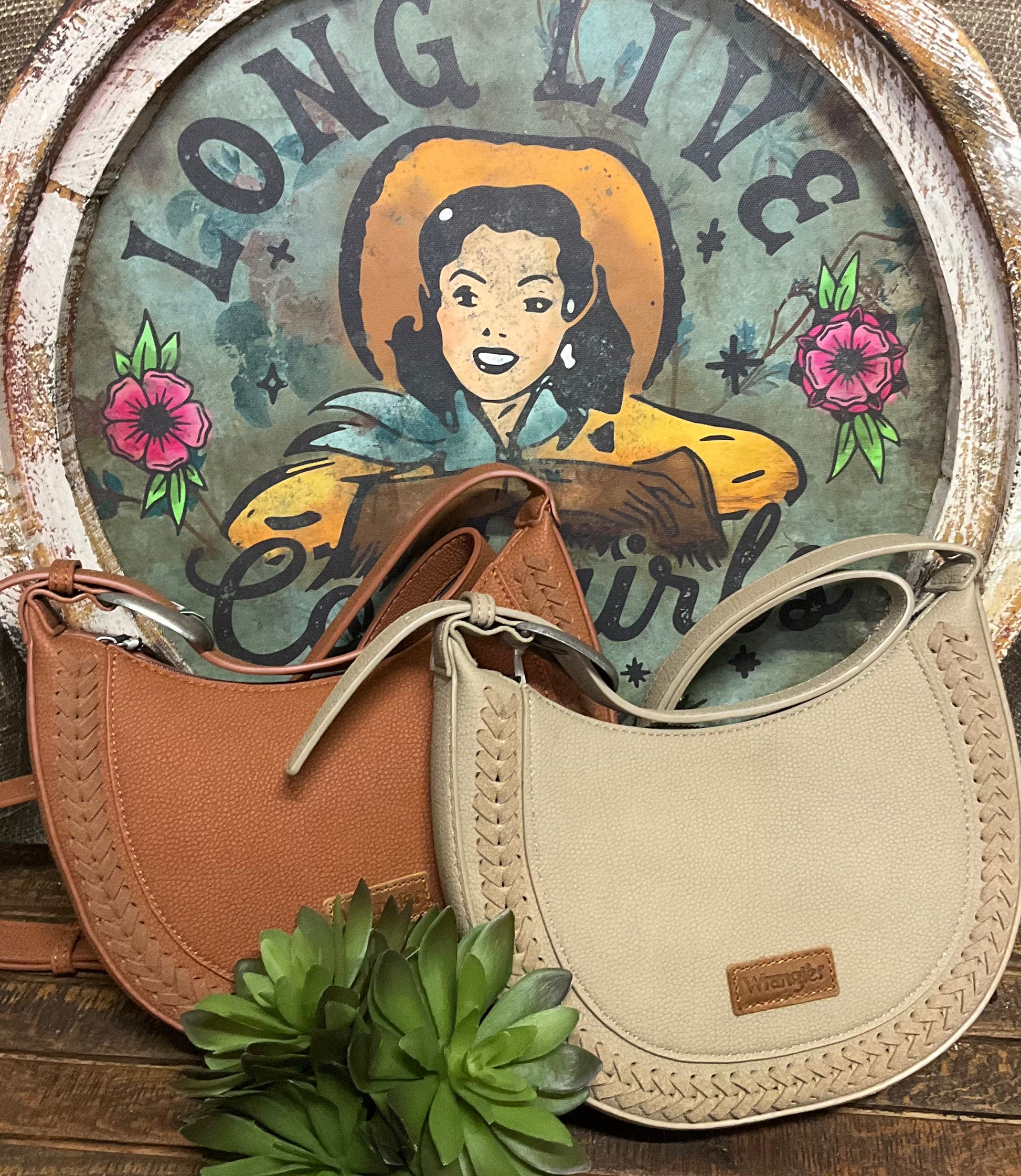 Okalla Shoulder Bag in genuine leather with buckle accent and western-inspired stitching – versatile shoulder or crossbody bag for rustic, elegant style.