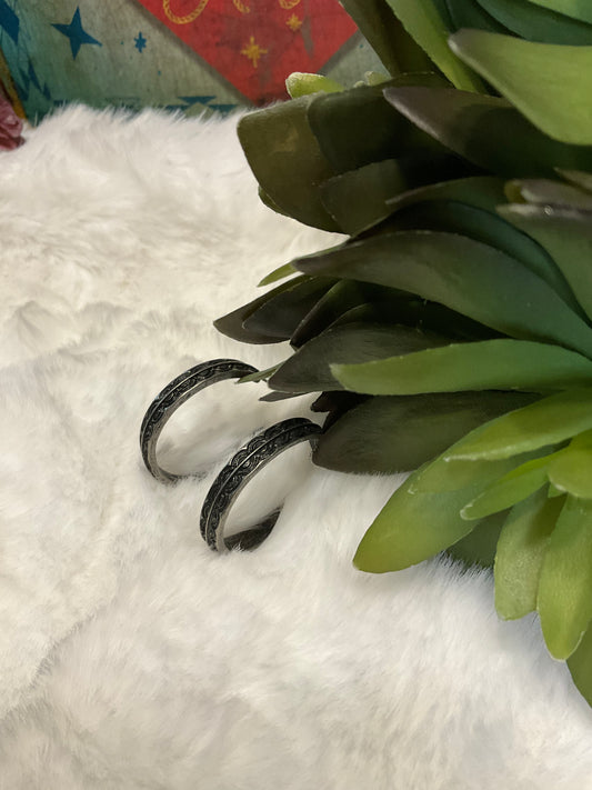 1-inch antique silver Des Moines Hoop Earrings with etched detailing, lightweight and vintage-inspired.