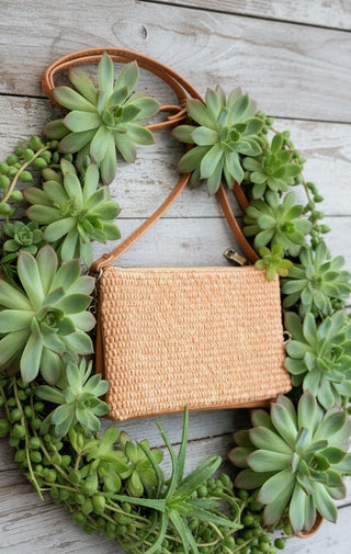 Straw texture boutique crossbody bag with multiple interior compartments and card slots