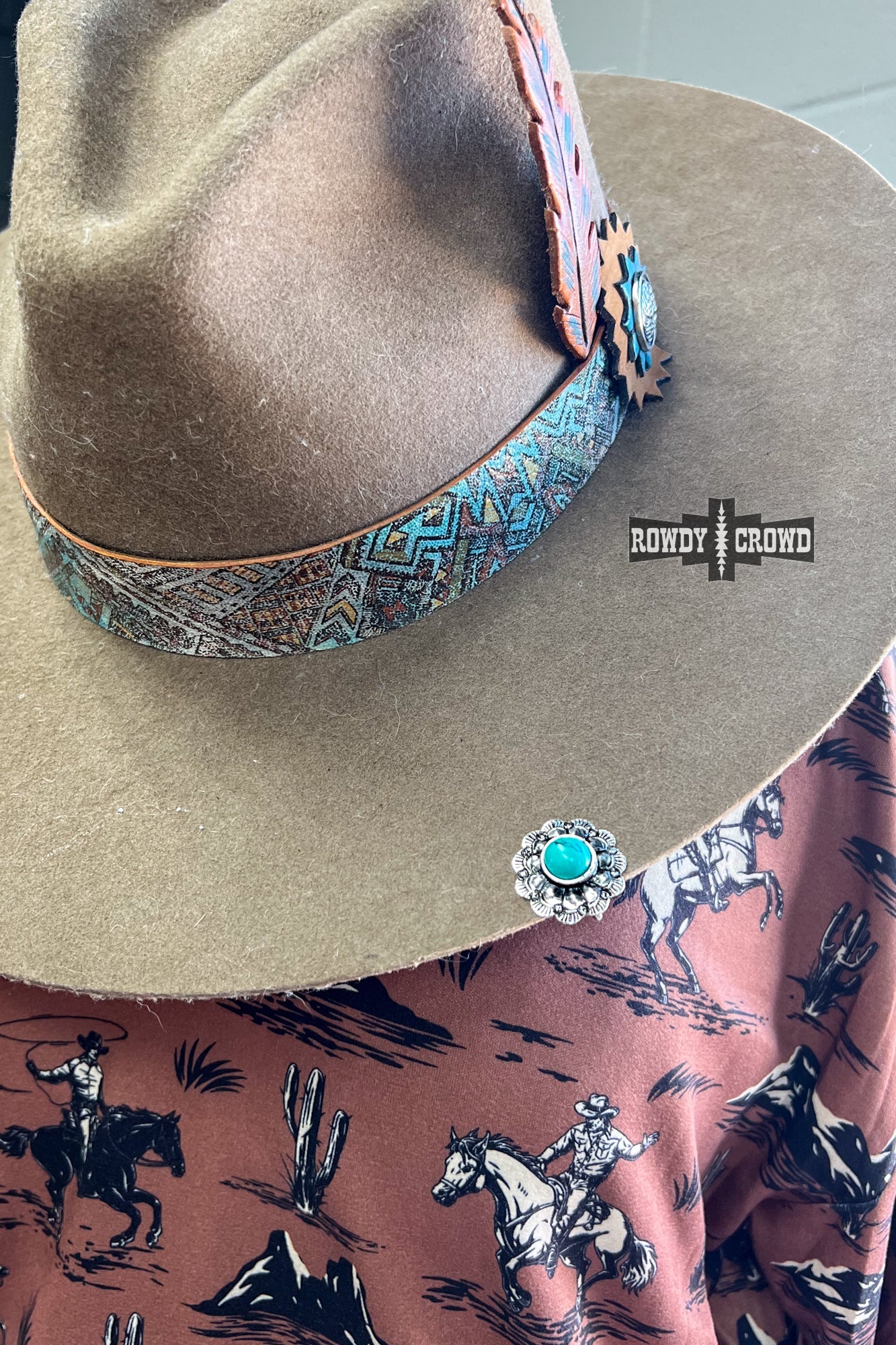 scalloped silver concho hat pin with turquoise stone