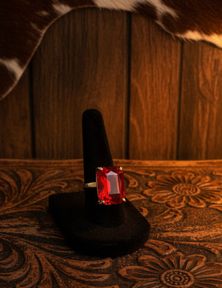 Adjustable cocktail-style ring featuring a sparkling faceted stone